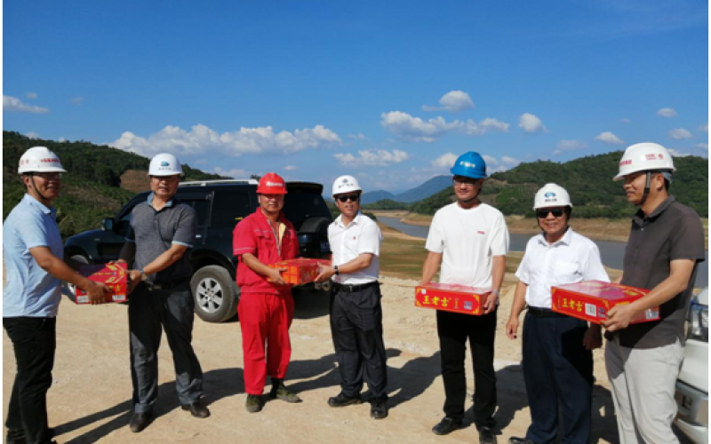 海南控股纪委书记、工会主席卓基竹一行赴松涛水库、陀兴水库工程现场进行第二季度安全检查 并开展“夏季送清凉”活动