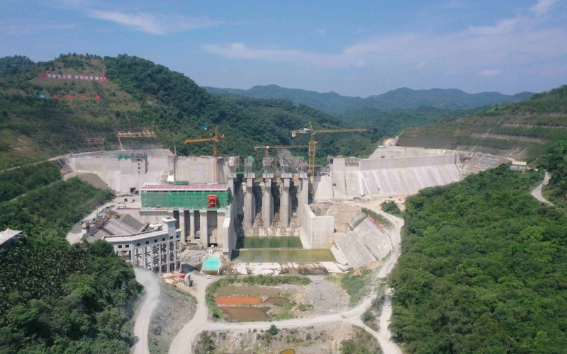 奋进冲刺二季度|迈湾水利枢纽工程顺利完成主坝右岸挡水坝段混凝土浇筑施工任务